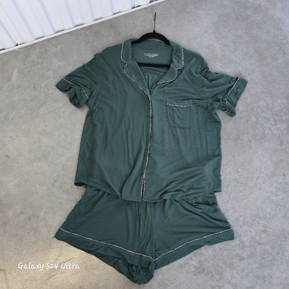 VS Victoria's Secret Green Pajama Set - Large - Cheetah Print Trim - Picture 3 of 10